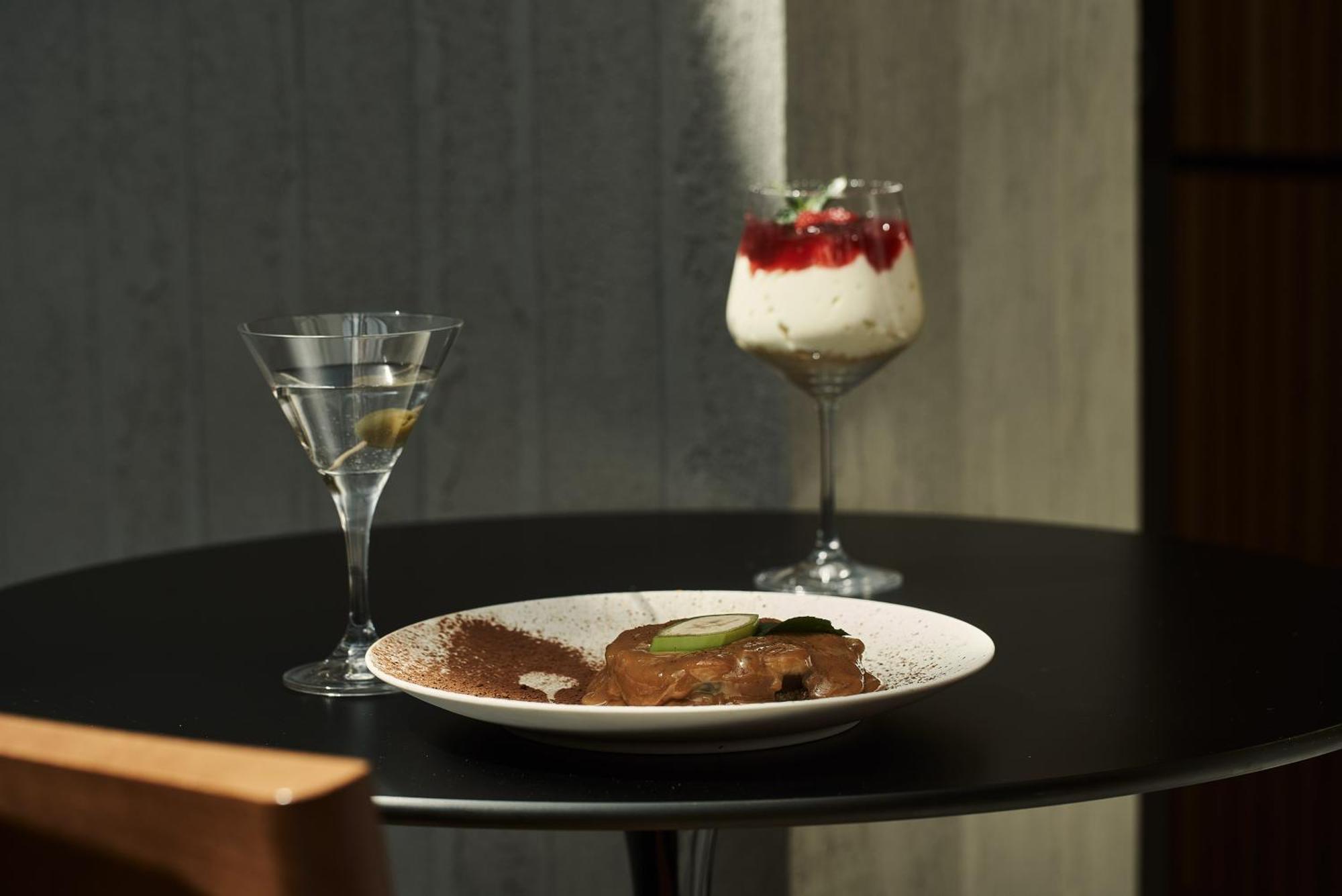 Отель The Newel Psychiko Афины Экстерьер фото A chocolate parfait